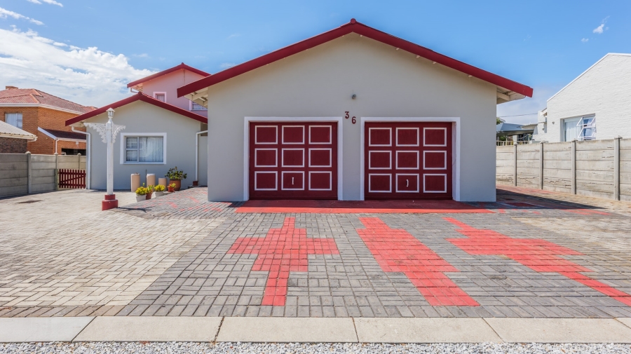 5 Bedroom Property for Sale in Struisbaai Western Cape